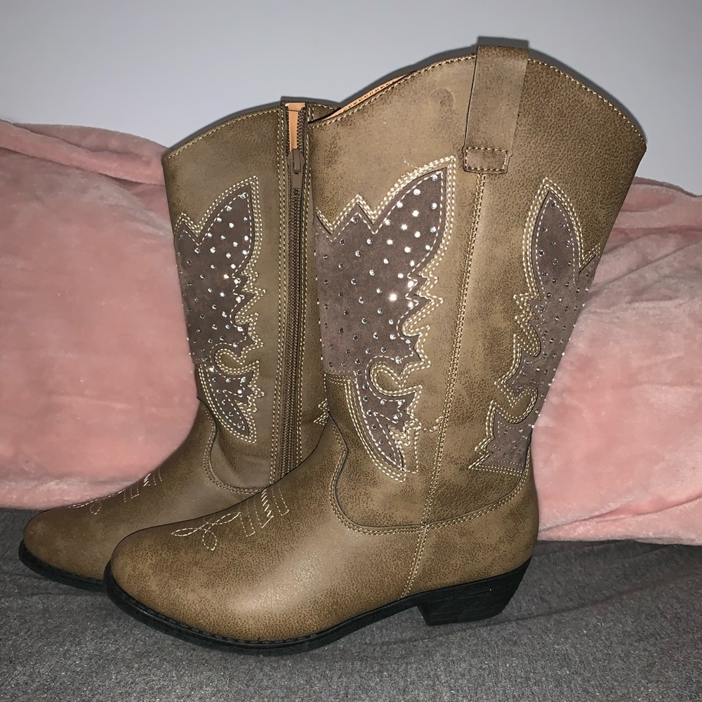 Cowgirl boots size 4